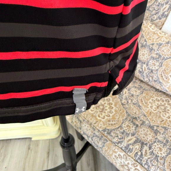 Under Armour Black and Red HeatGear Shirt - Picture 3 of 7